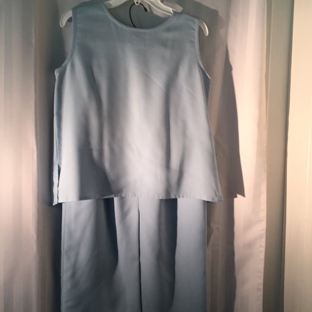 Suit - Picture 5 of 7